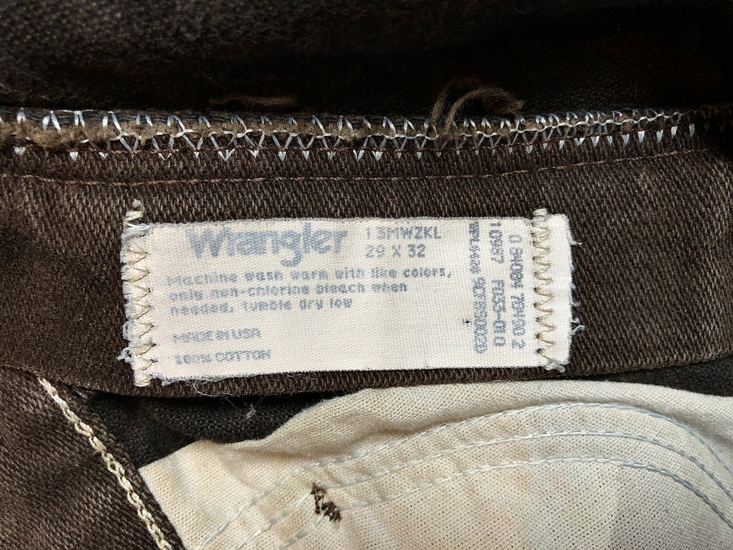 87 Wrangler USA Brown Jeans      29x32