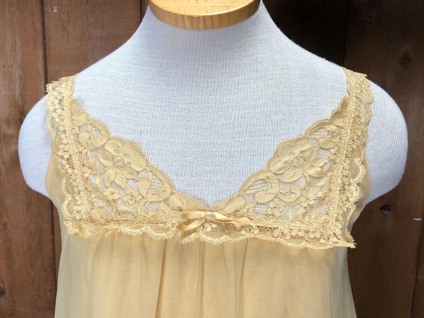 60s Vanity Fair Ochre Peignoir Set w36