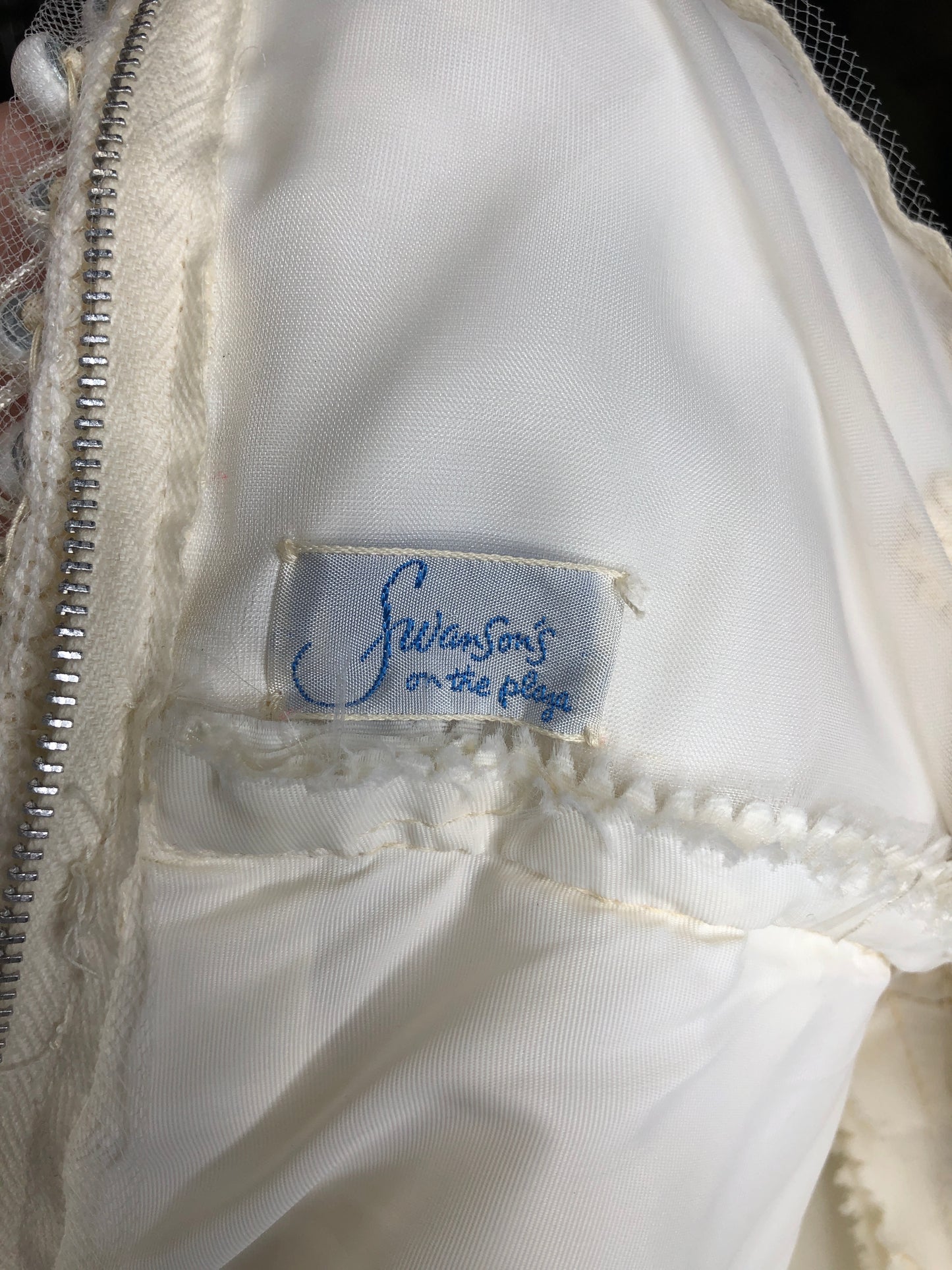 60s Swansons Daisy Emb. Wedding Gown w/Matching Veil w28