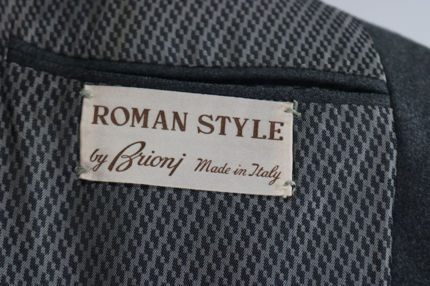 70s Brioni Charcoal Gray Suit w34