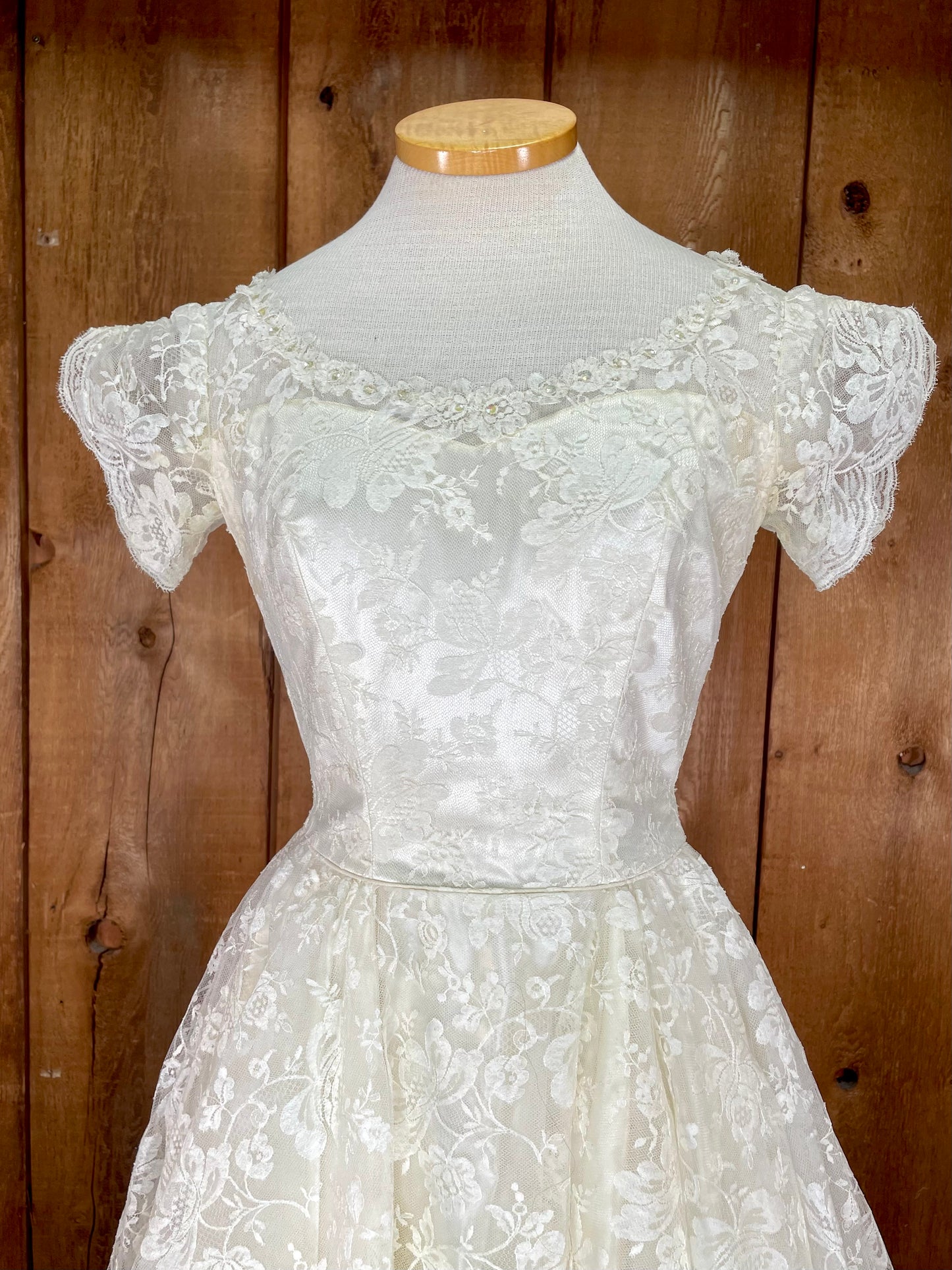1955 Harzfeld’s Fit & Flare Bridal Dress    w26