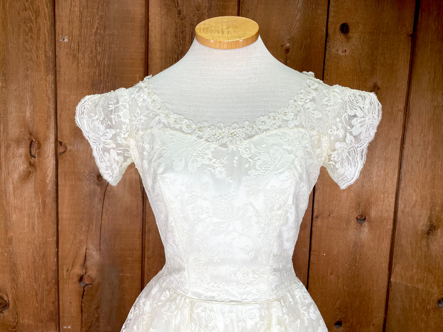 1955 Harzfeld’s Fit & Flare Bridal Dress    w26