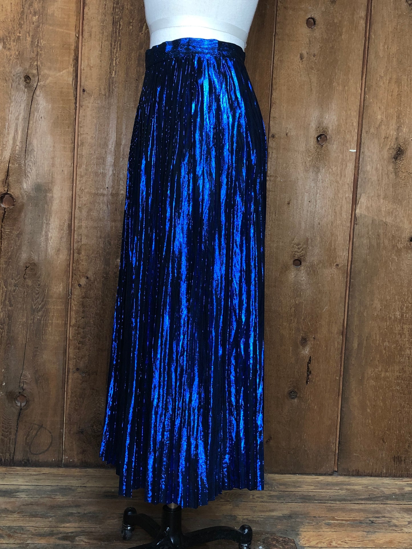 80s Evan-Picone Blue Lamé Skirt       w28