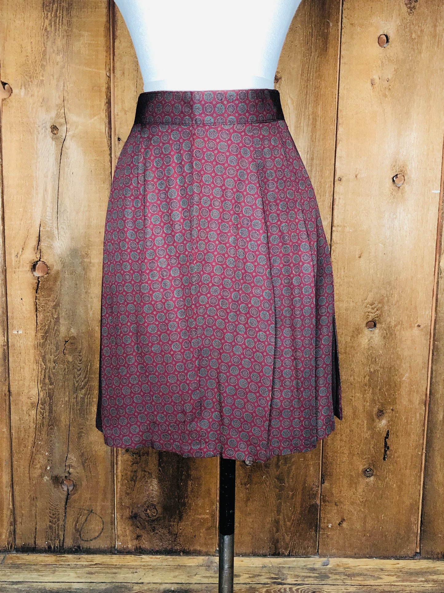 90s Intuitions Red Medallions Mini Skirt    w26