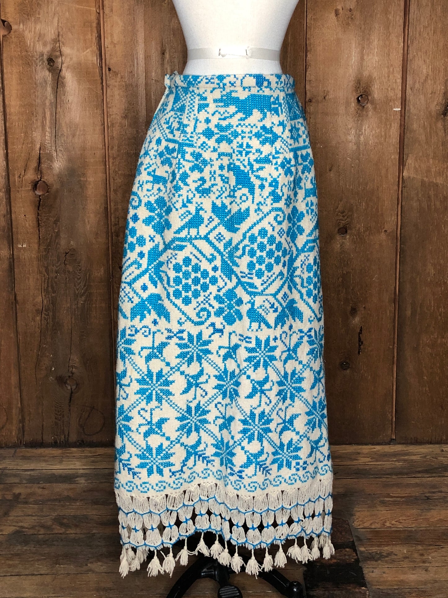 70s Ivory/Turquoise Woven Maxi Skirt      w28