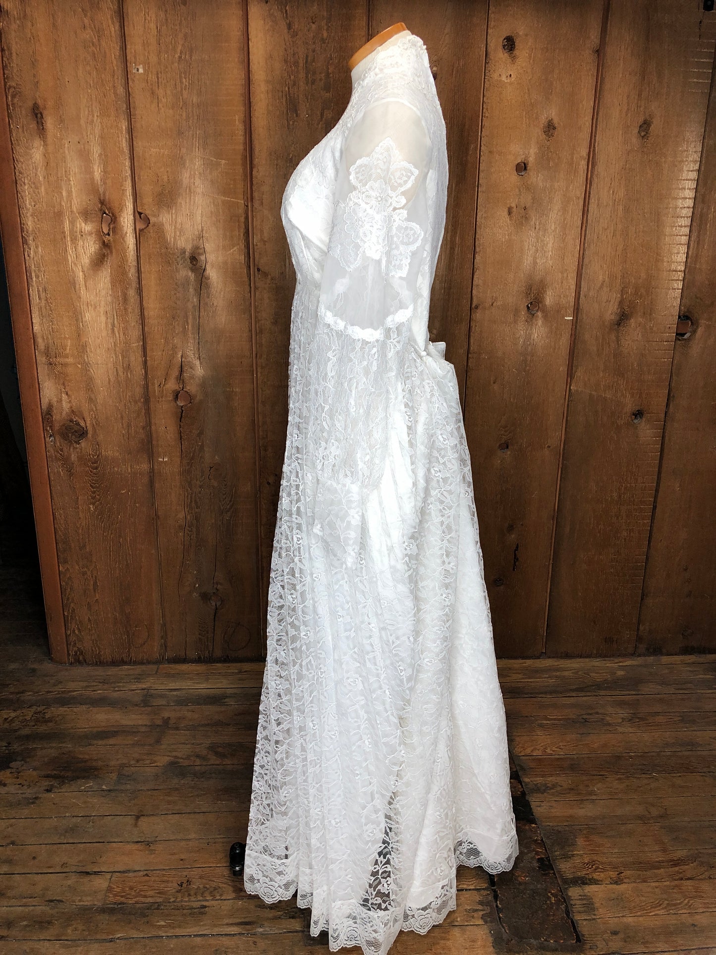 70s NOS Bridallure Wedding Gown w/Veil & Box      w31