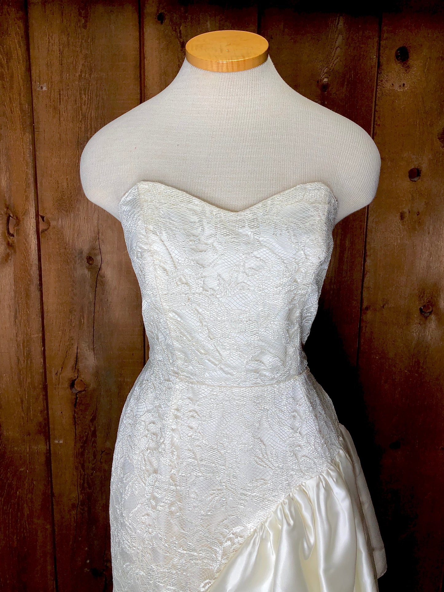 80s Sweetheart Sheath Side Peplum Wedding Dress  w28