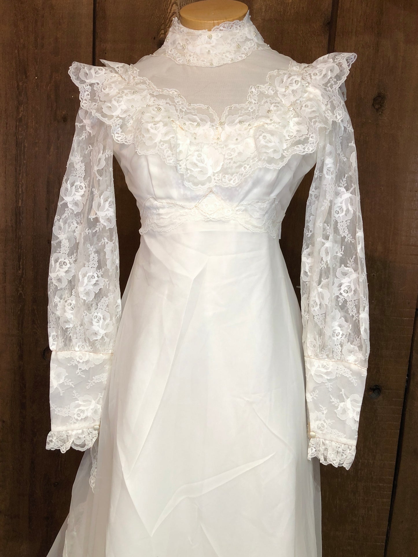 70s Lace Wedding Dress  w/Train & Hat    w26