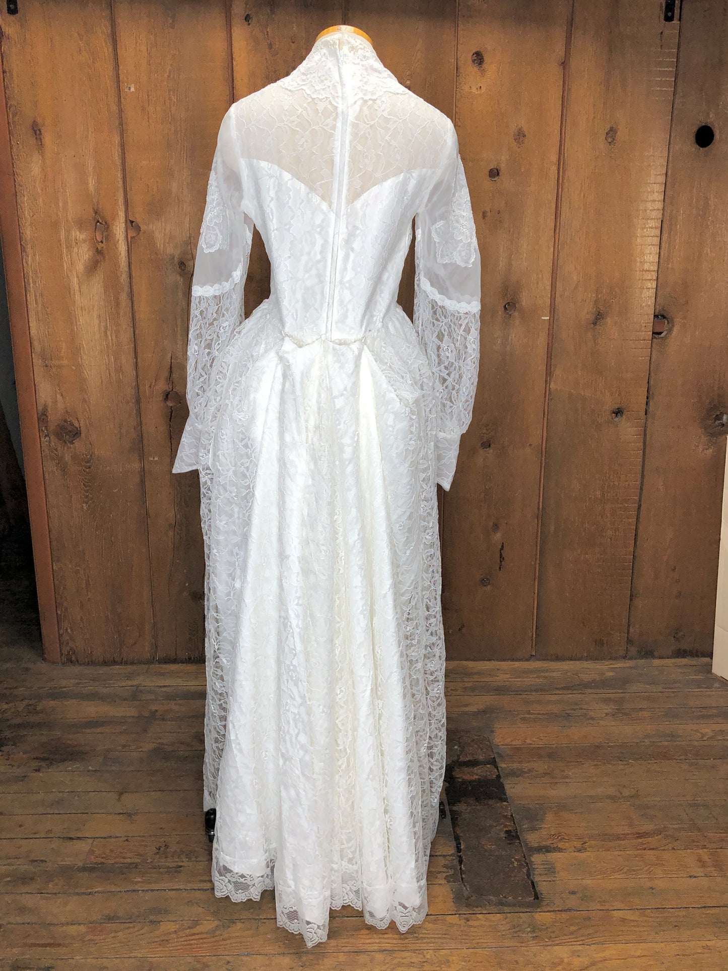 70s NOS Bridallure Wedding Gown w/Veil & Box      w31