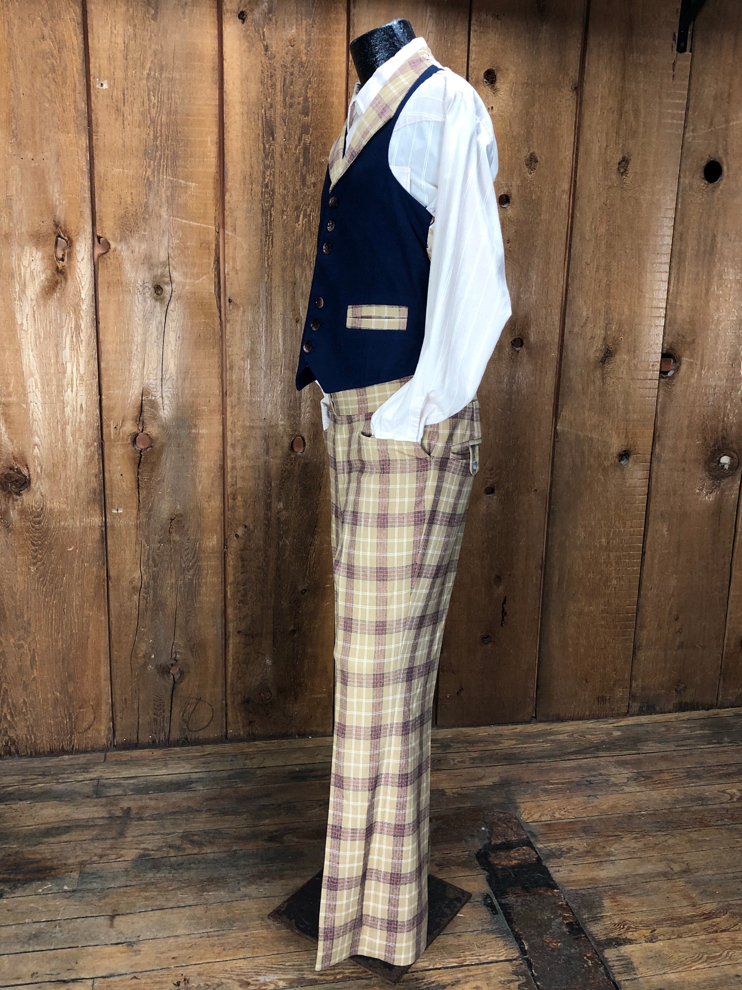 70s Jules De Bergerac Plaid 3pc Suit       35x31