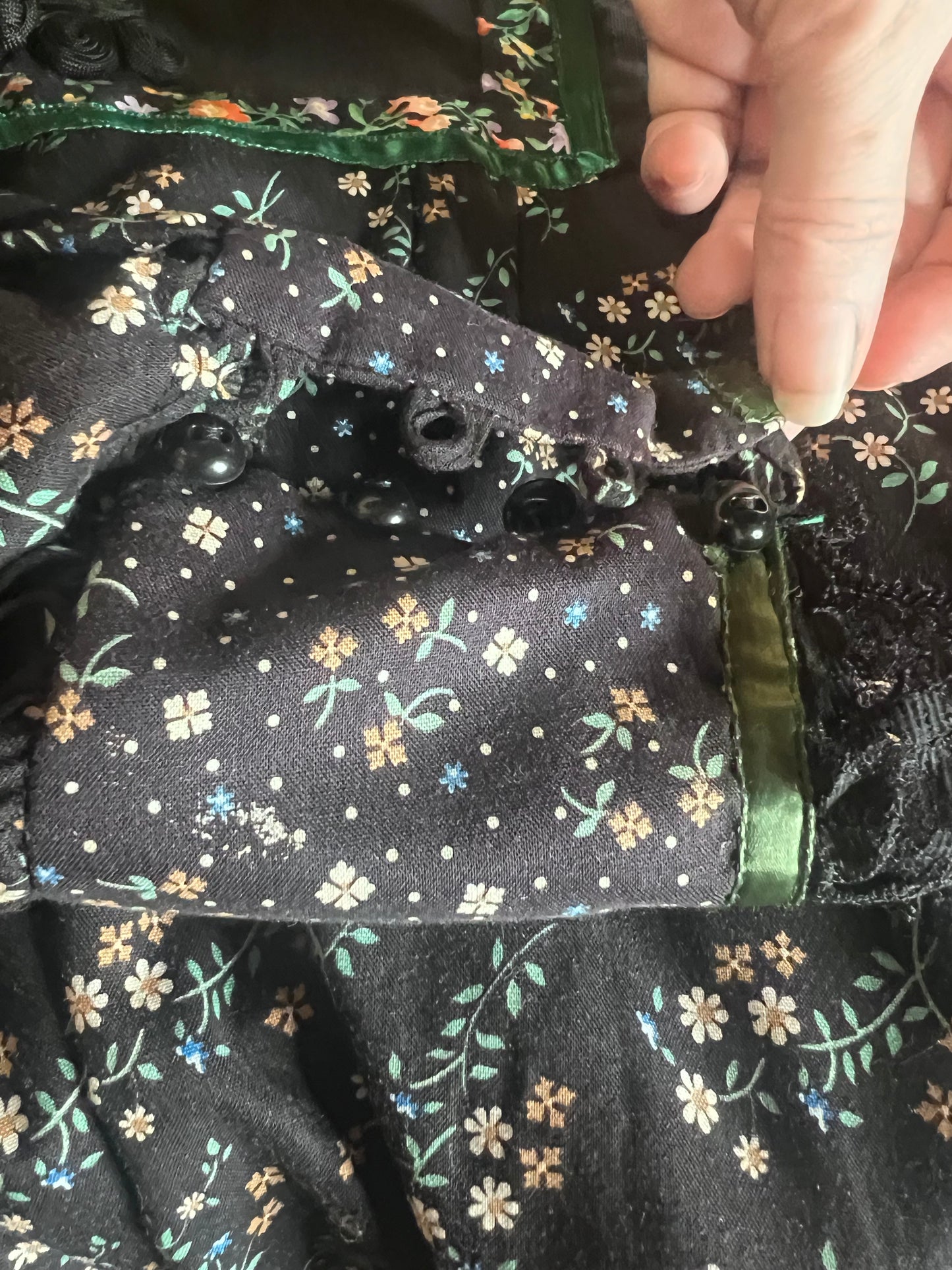 70s Gunne Sax Calico on Blk Midi Dress    S/M