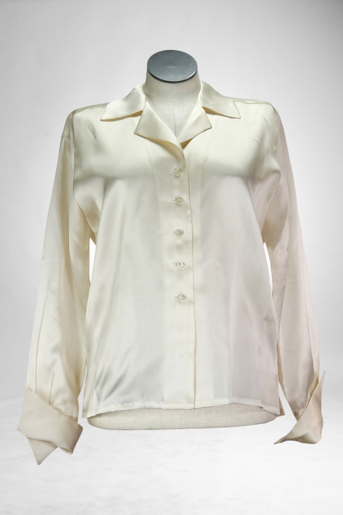 90s Burberrys Ivory Silk Blouse      XL