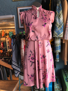 70s Mauve Floral Blouson Dress          w28-34