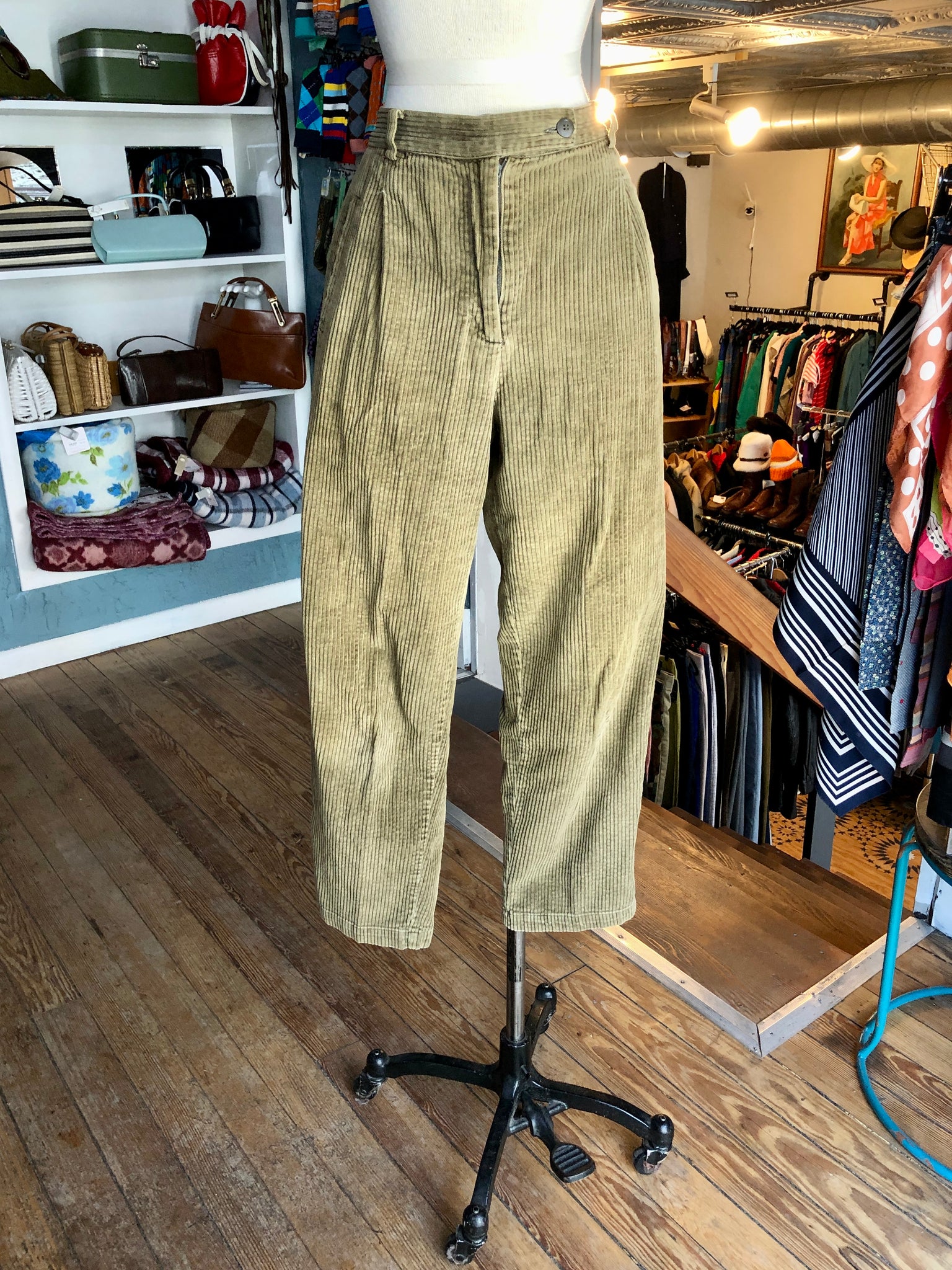 70s Olive Corduroy Trousers             w29