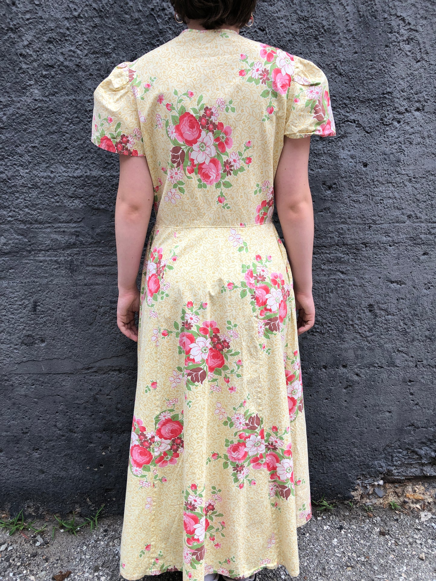 1940s Cotton Floral Puff Sleeve Maxi Dress        W32
