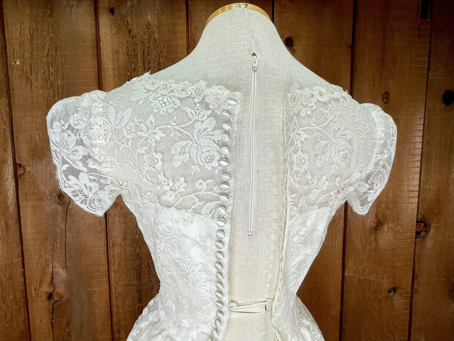 1955 Harzfeld’s Fit & Flare Bridal Dress    w26