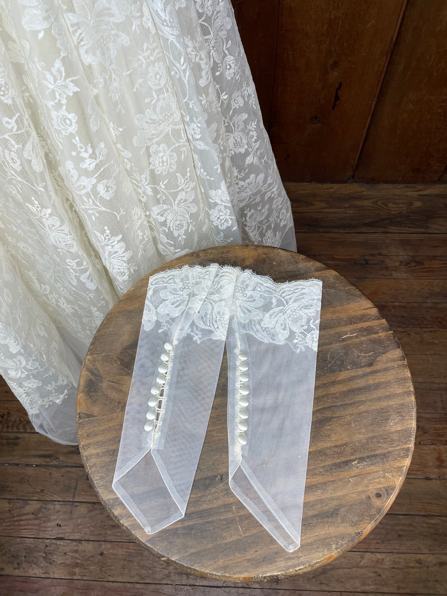 1955 Harzfeld’s Fit & Flare Bridal Dress    w26