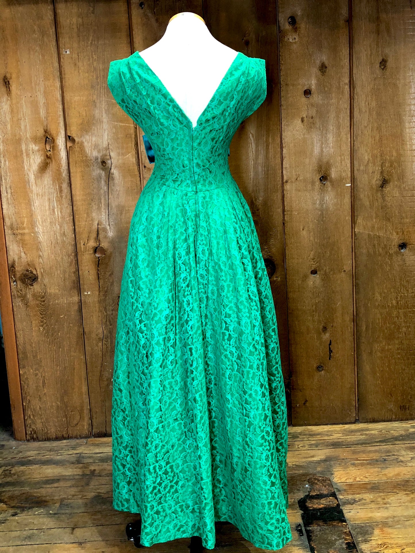 50s Emma Domb Green Lace Gown    W27”