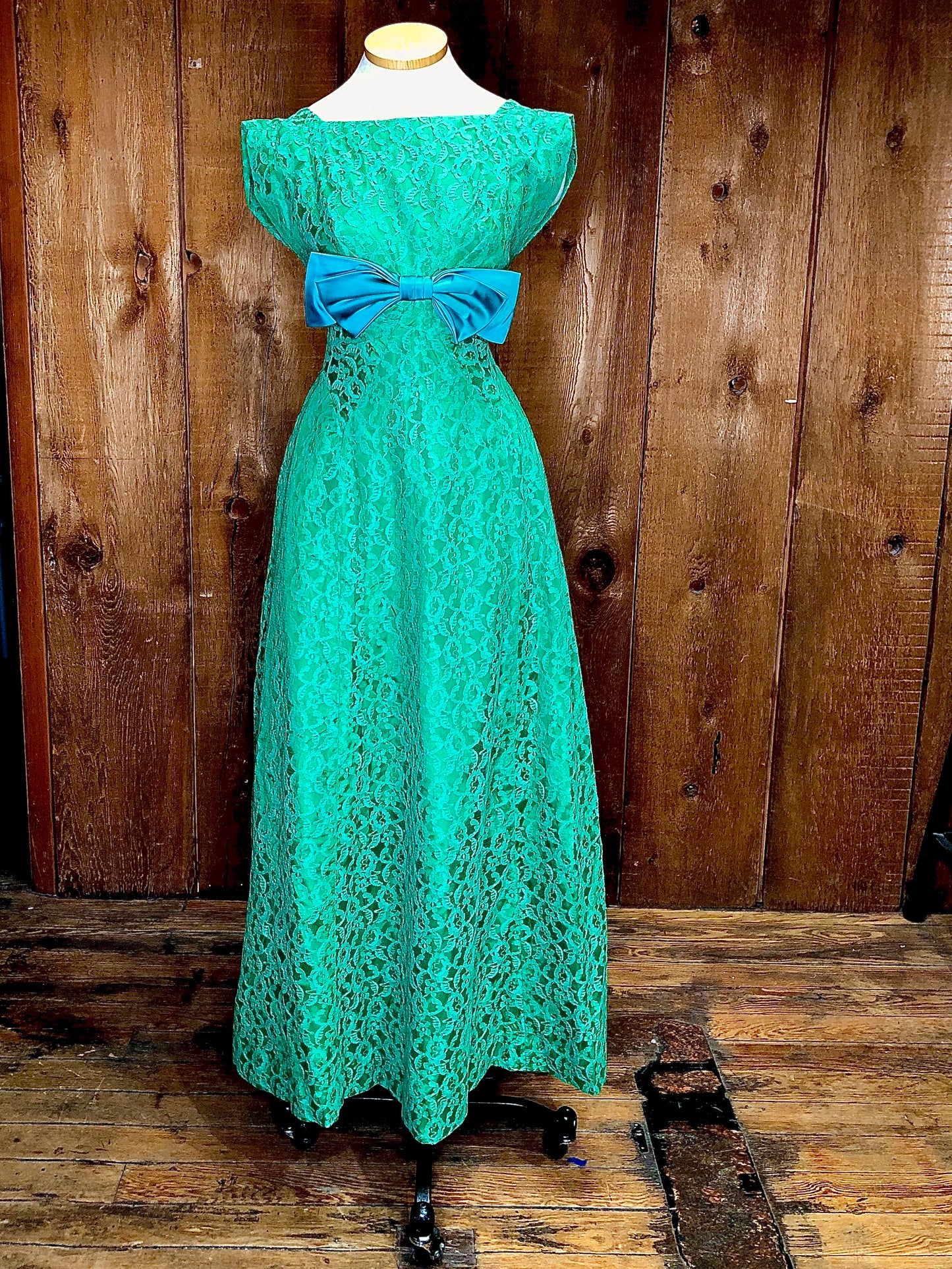50s Emma Domb Green Lace Gown    W27”