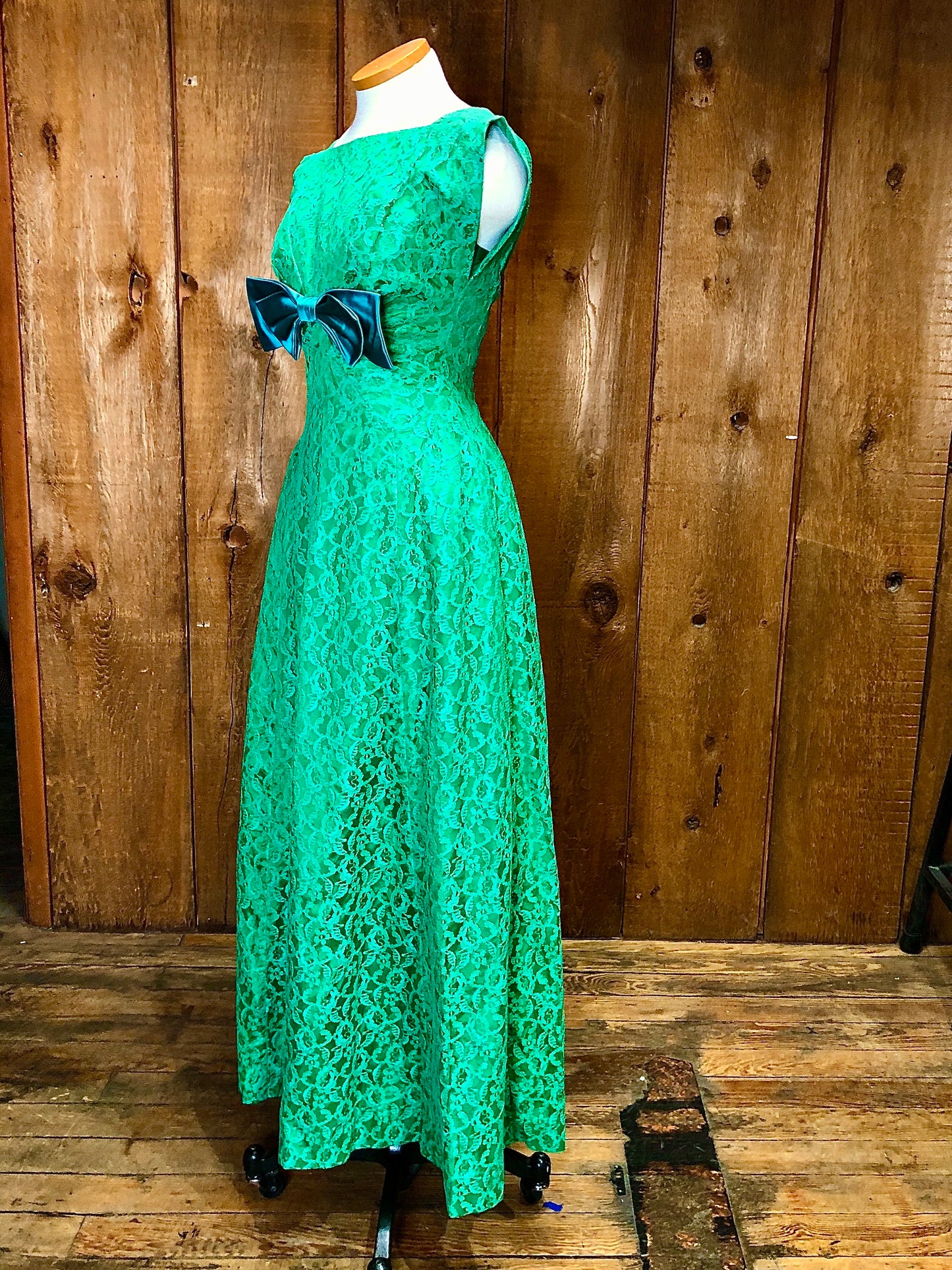 50s Emma Domb Green Lace Gown    W27”