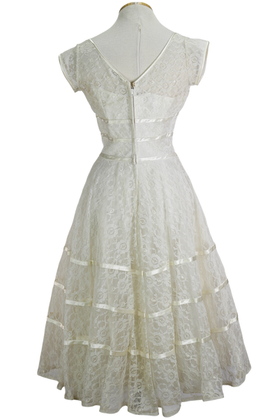 1950s Kerrybrooke Wedding Dress          w27
